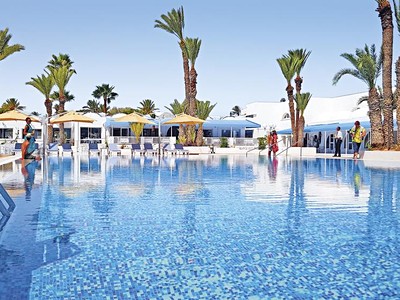 Hotel Cooee Hari Club Beach Resort